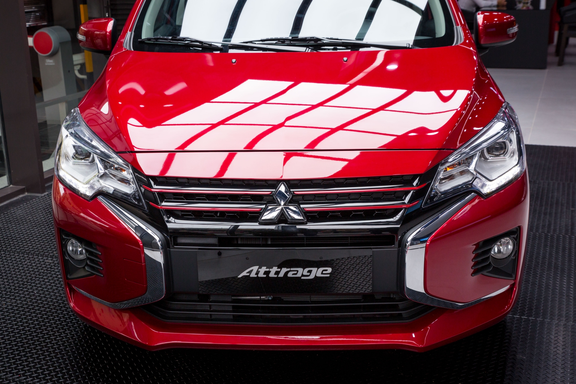Gần đây Mitsubishi làm mới Attrage bằng việc thêm bản CVT Premium
